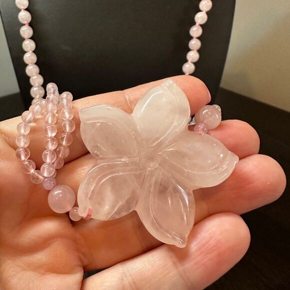 Solid rose quartz beaded and carved flower pendant necklace! - Picture 7 of 11